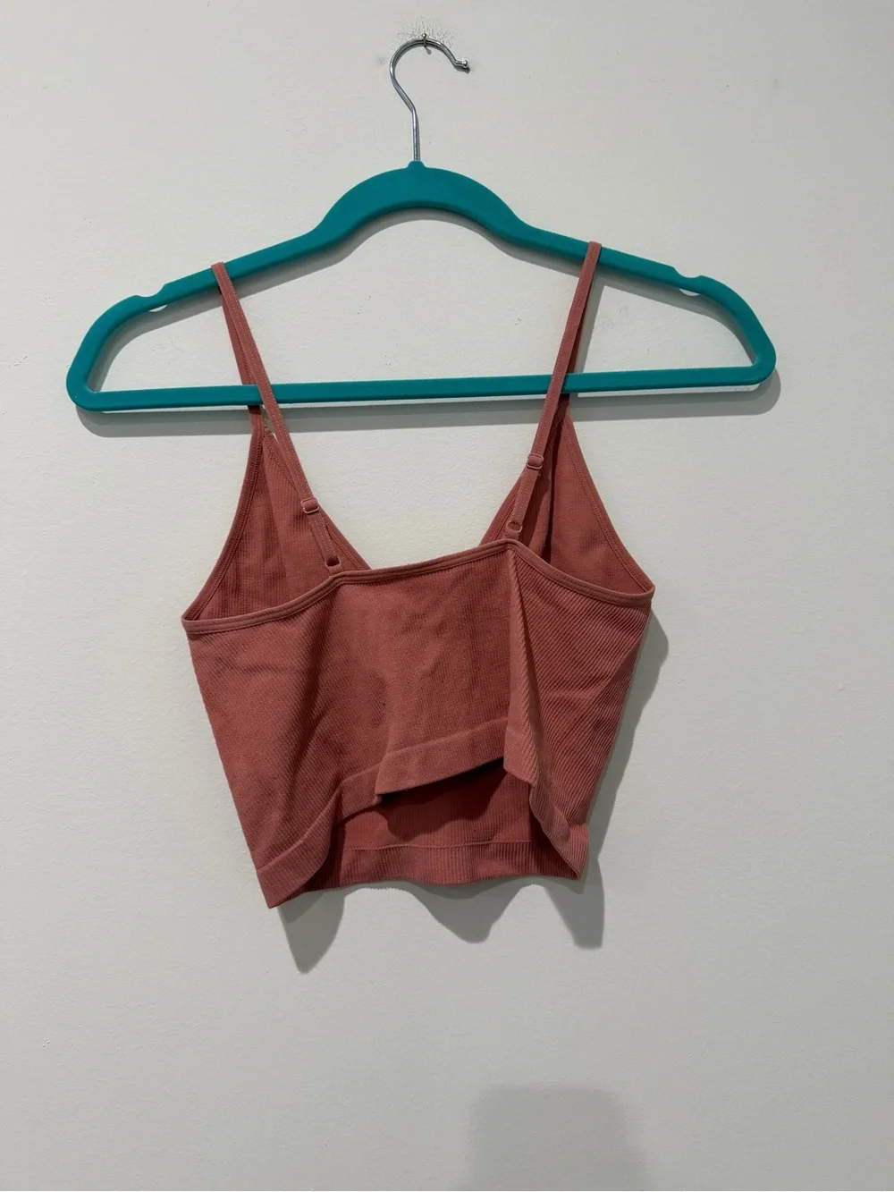 Amazon Rust Pink Ribbed V-Neck Crop Top - Picture 3 of 4